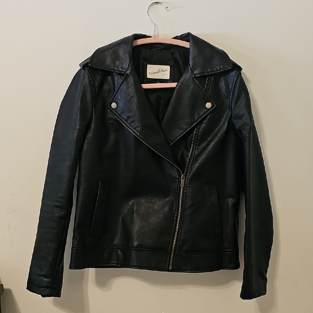 Universal Threads Women's Black Faux Leather Jacket